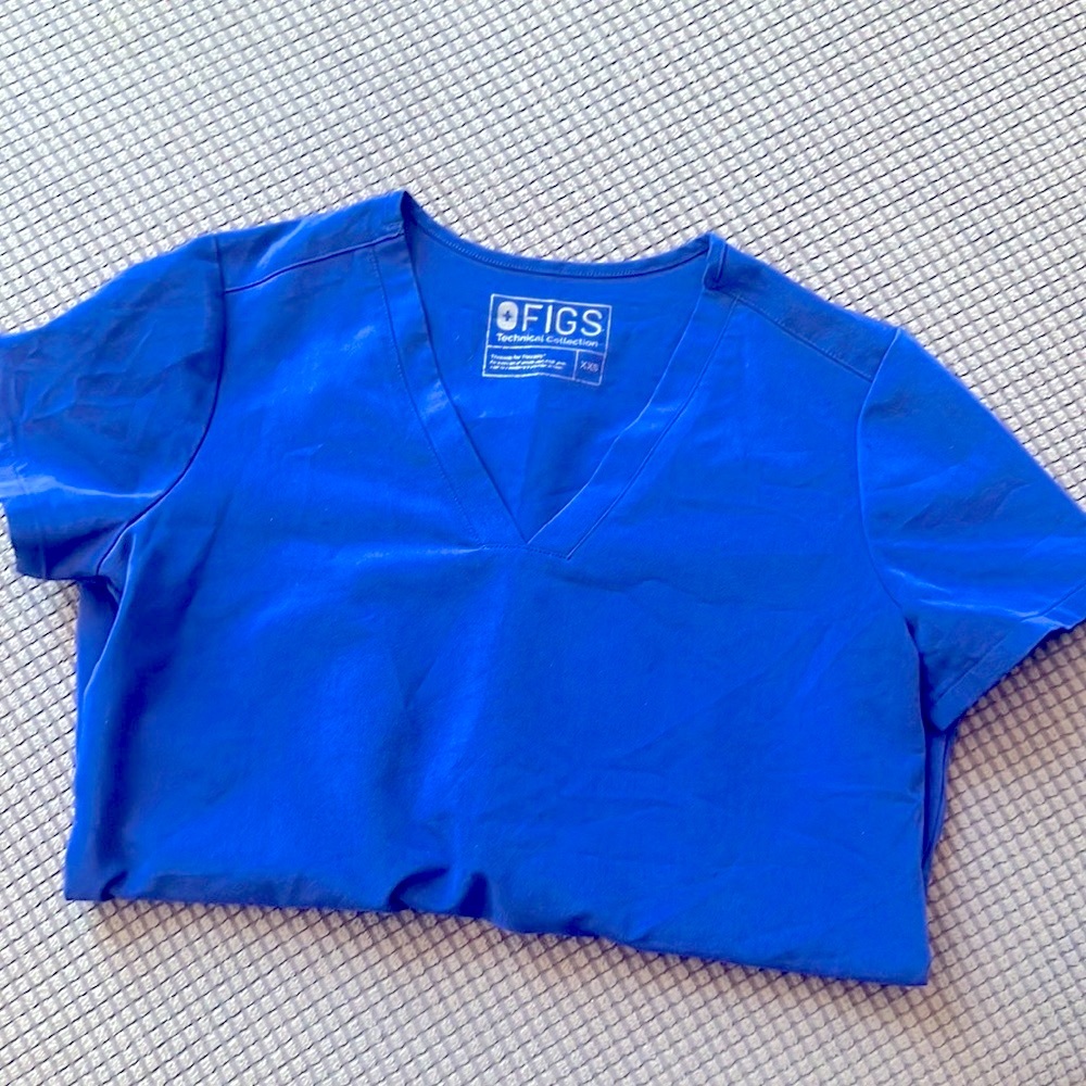 Figs scrub top